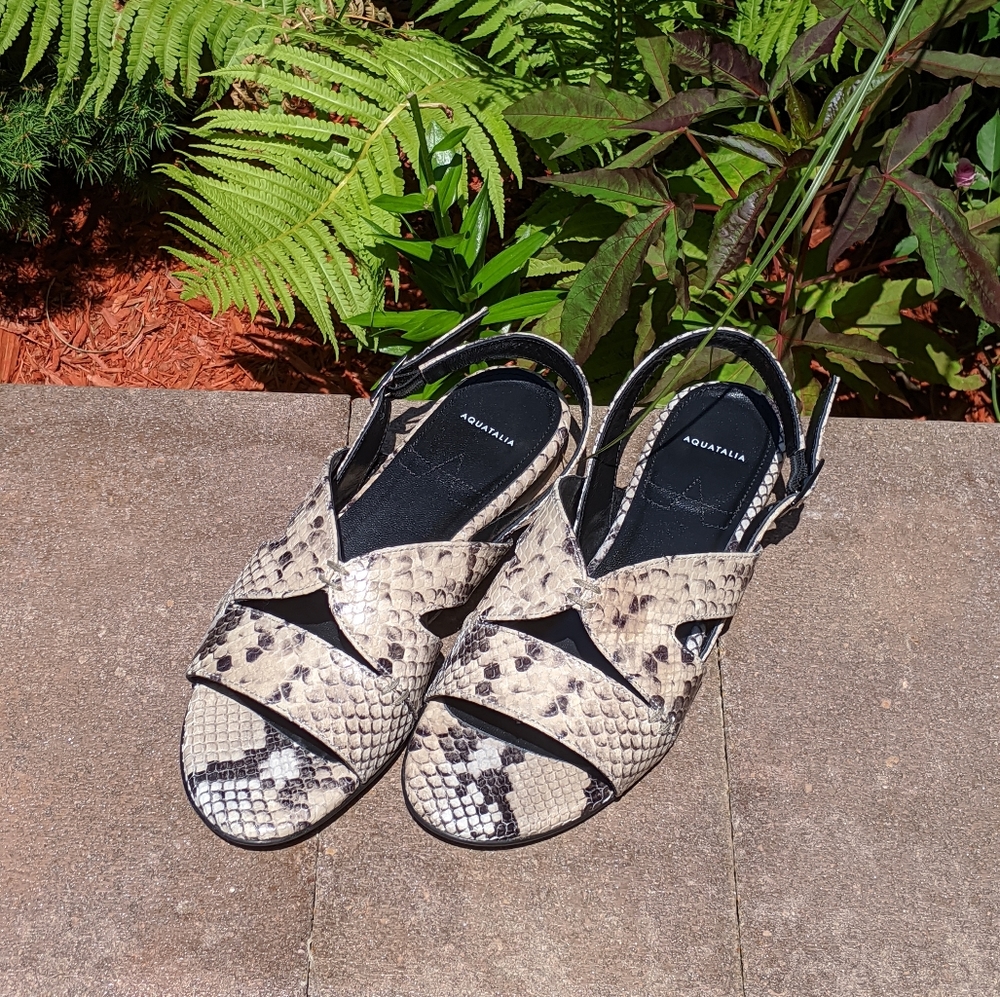 Low heel sandals